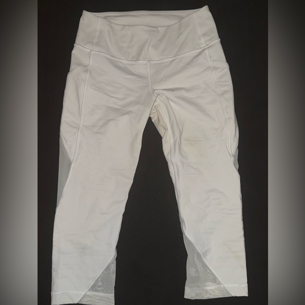 Lululemon Size 6 Sweat Your Heart Out Crop (21") in White Full-On Luxtreme